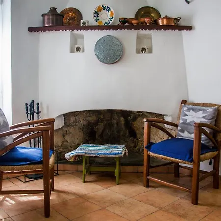 Cecilias Courtyard Malya