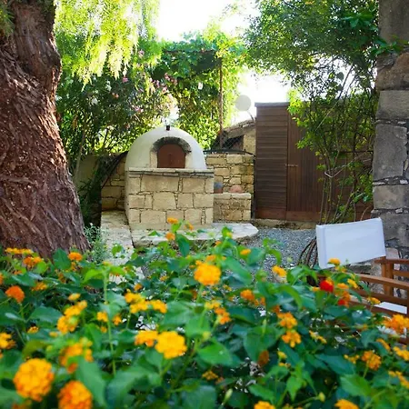 Cecilias Courtyard Malya