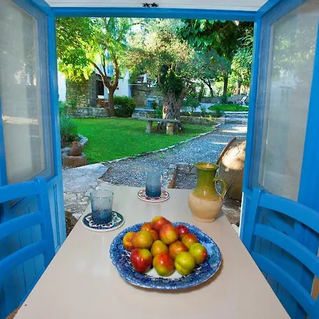 Cecilias Courtyard Malya
