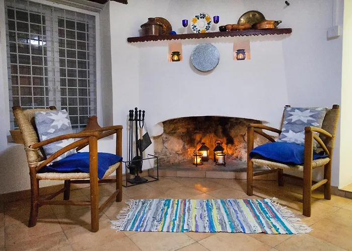 Cecilias Courtyard Country house *