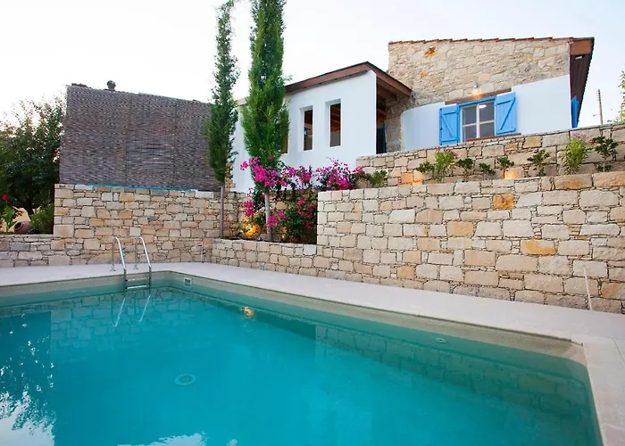 Cecilias Courtyard * Malia