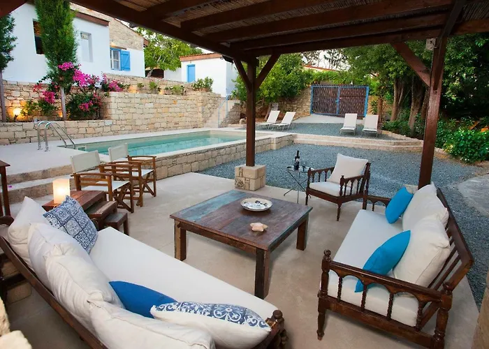 Cecilias Courtyard *