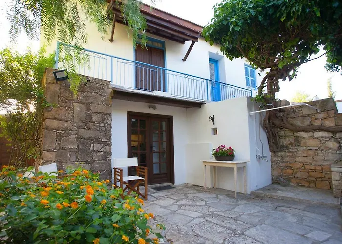 Cecilias Courtyard Country house *