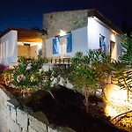 Cecilias Courtyard *