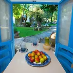 Cecilias Courtyard Malya
