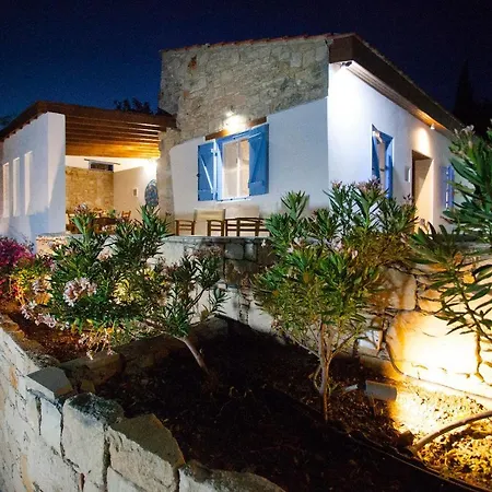 Cecilias Courtyard *