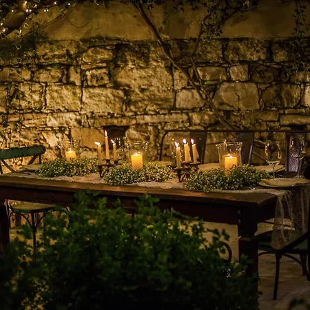 Landhuis Cecilias Courtyard Malya