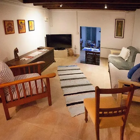 Cecilias Courtyard Malia