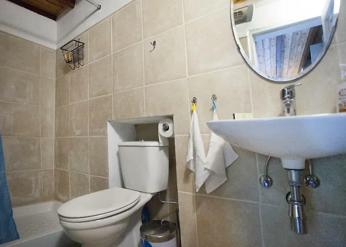 Cecilias Courtyard Maliá